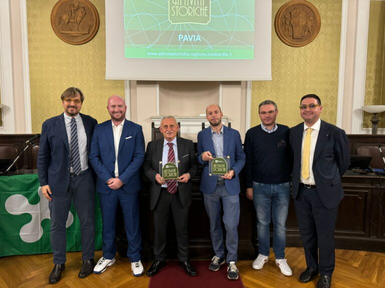Pavia, 2024 - Premiazione "Attività Storiche" della provincia di Pavia, con l'Assessore regionale allo Sviluppo Economico Giudo Guidesi
